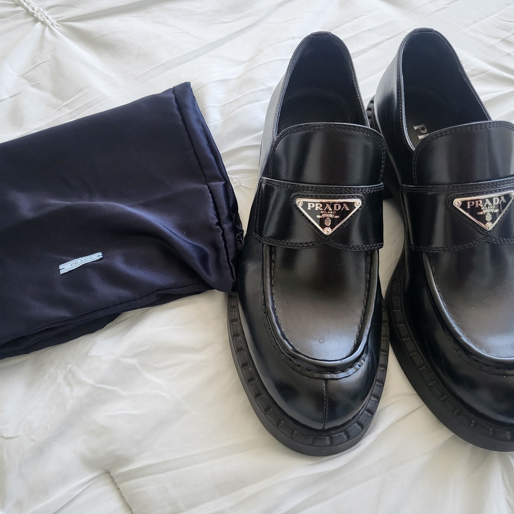 Prada Black Flats with Glossy Leather Finish